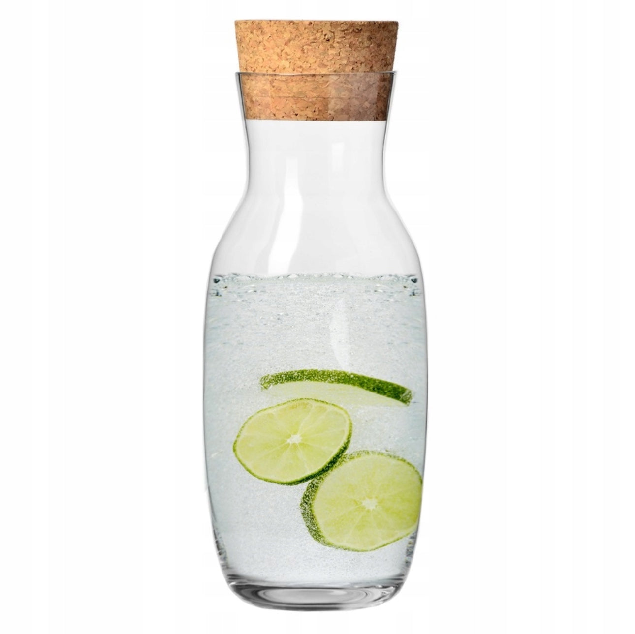 Klar glasskaraffel med korklokk fylt med vann og lime