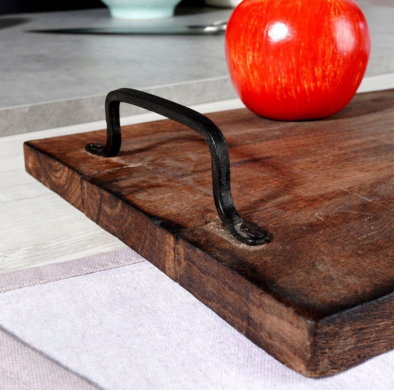 Serveringsbrett I Mangotre Med Jernhåndtak 40x21cm Rustikk Stil
