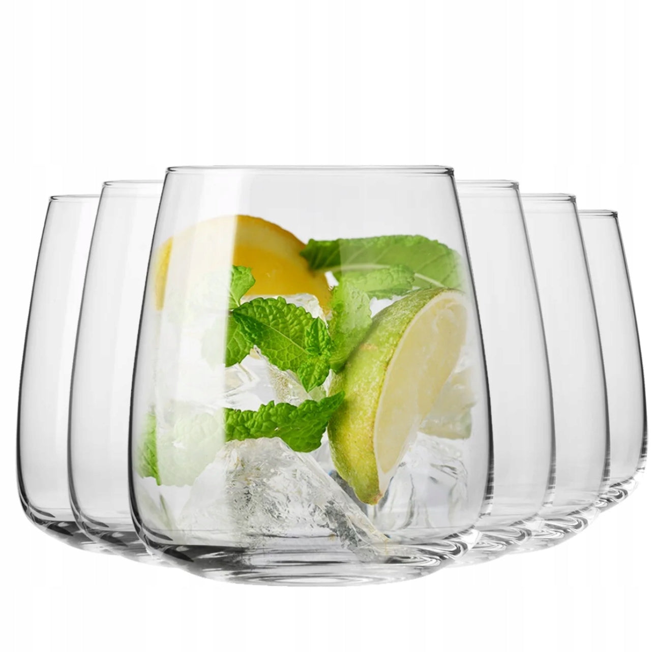 Sett med seks lave glass fylt med drink med isbiter, sitron og mynte