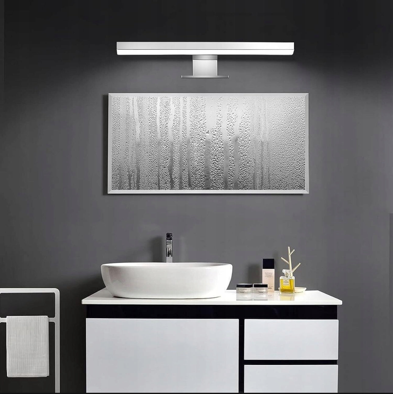 Vanntett LED speillampe 60 cm i kromdesign for bad, med naturlig hvitt lys (6000K), energiklasse A, og IP44-klassifisering – ideell for baderomsspeil og sminkebelysning.