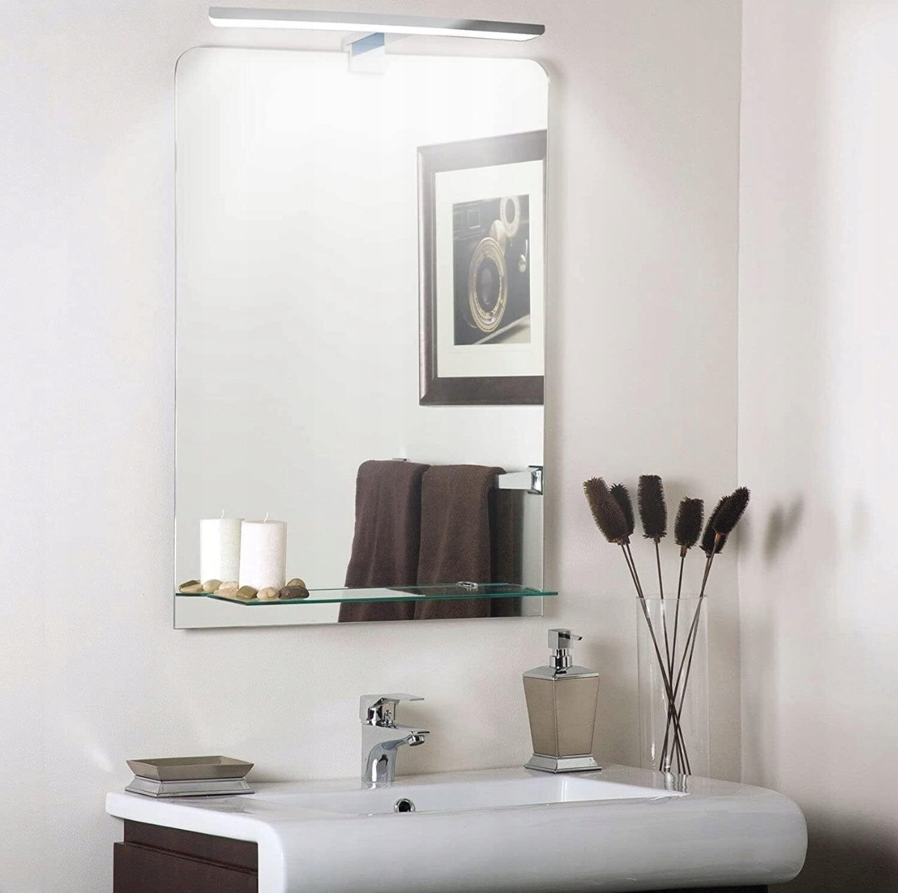 Vanntett LED speillampe 60 cm i kromdesign for bad, med naturlig hvitt lys (6000K), energiklasse A, og IP44-klassifisering – ideell for baderomsspeil og sminkebelysning.