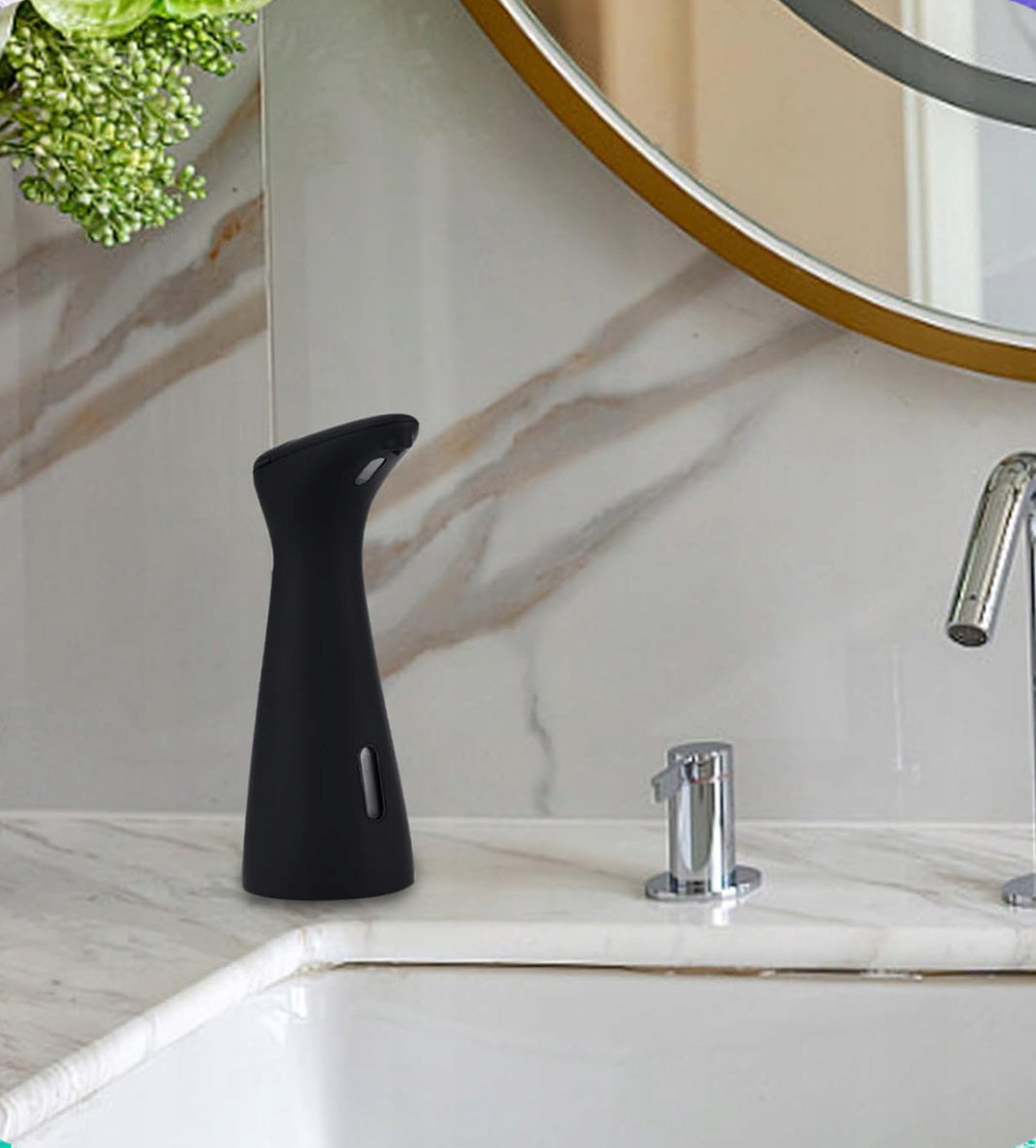 Automatisk berøringsfri såpedispenser i elegant sort design, med sensorstyrt teknologi for hygienisk dosering av såpe. Perfekt for bad og kjøkken. Kompakt størrelse, LED-indikator og enkel påfylling for en moderne og praktisk løsning.