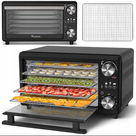 Svart matdehydrator med fem stålrister og tørkede fruktskiver inni, sett forfra på kjøkkenbenk