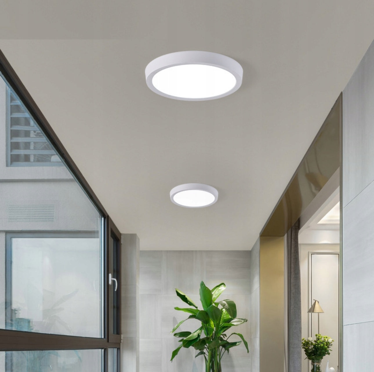 Rund LED-taklampe 24W i moderne, minimalistisk design med energiklasse A. Perfekt for stue, kjøkken eller soverom, med nøytral lysfarge på 4000K og høy lysstyrke på 2200 lumen. Slank og stilren lampe med enkel montering og lang levetid.