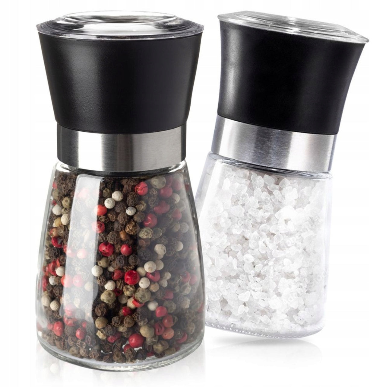 Sett med to krydderkverner i glass og sort plast, fylt med hvitt salt og flerfarget pepper.
