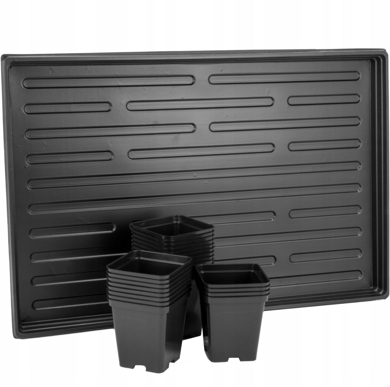 Sett med 24 svarte plastpotter à 0,5L med svart plastbrett 60x40 cm – perfekt for hjemmedyrking, såing og stiklinger. Laget i holdbar plast, ideell for innendørs og utendørs bruk.
