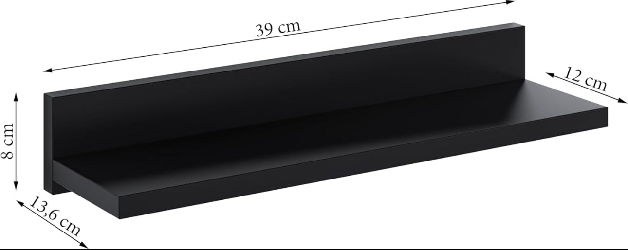 Svart vegghylle med mål: 39 cm bred, 13,6 cm dyp og 8 cm høy