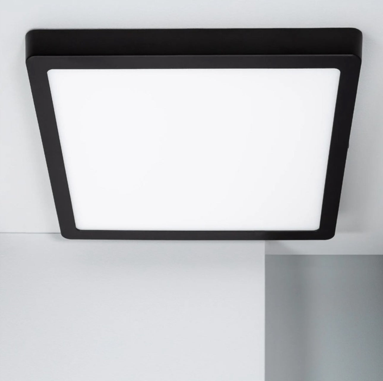firkantet LED-taklampe med moderne design og energiklasse A, perfekt for stue, kjøkken eller gang, enkel montering, nøytralt hvitt lys på 4000K, lang levetid og lavt strømforbruk