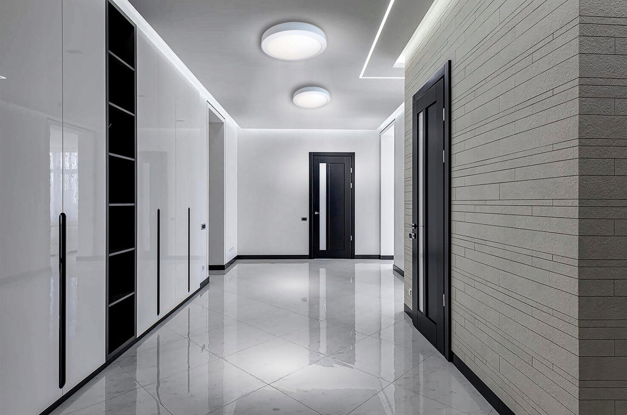 Rund LED-taklampe 24W i moderne, minimalistisk design med energiklasse A. Perfekt for stue, kjøkken eller soverom, med nøytral lysfarge på 4000K og høy lysstyrke på 2200 lumen. Slank og stilren lampe med enkel montering og lang levetid.