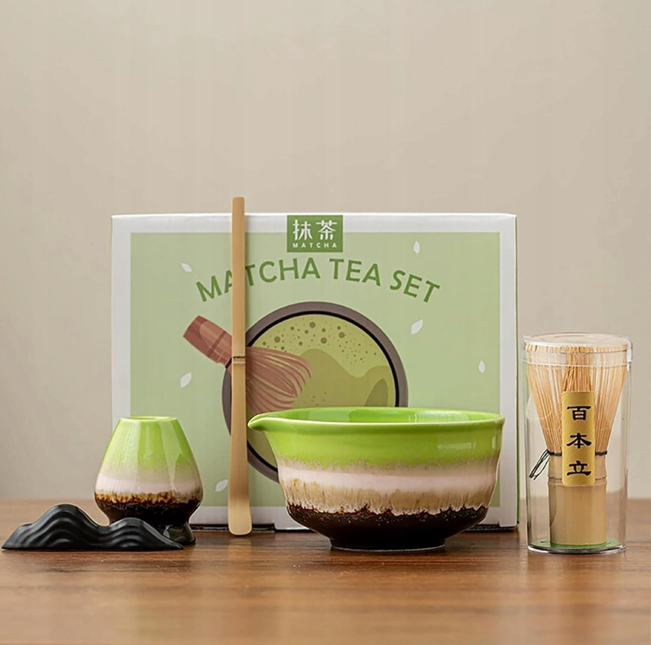 Seksdelers matcha te sett med bolle, visp, skje og håndkle i japansk stil