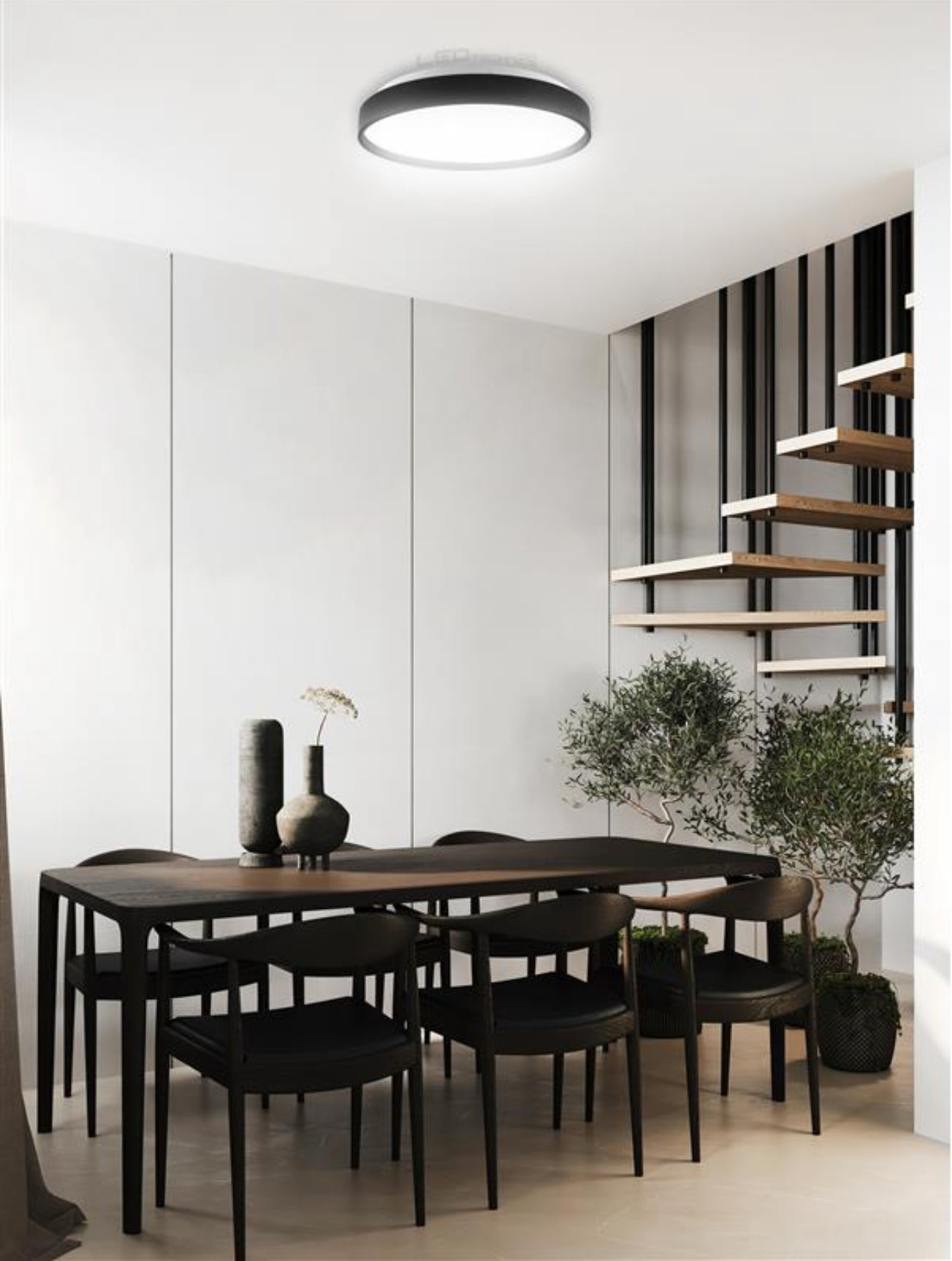 Rund LED-taklampe 24W i moderne, minimalistisk design med energiklasse A. Perfekt for stue, kjøkken eller soverom, med nøytral lysfarge på 4000K og høy lysstyrke på 2200 lumen. Slank og stilren lampe med enkel montering og lang levetid.