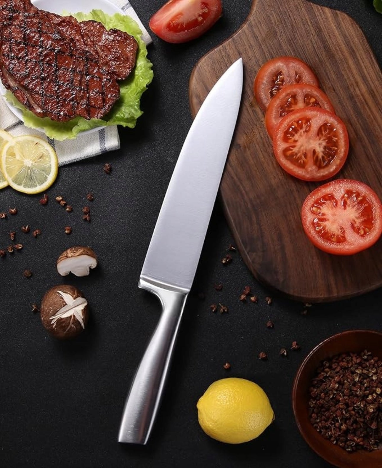 Sett med 5 kjøkkenkniver i rustfritt stål, lengder fra 9 cm til 20 cm, ergonomiske håndtak for komfort, sølvfarge og slitesterk kvalitet, perfekt for matlaging og presis kutting.