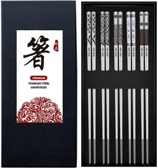 Premium rustfrie spisepinner i stål, 23,5 cm, sølvfarge med elegante mønstre. Laget av slitesterkt SUS 304 rustfritt stål. Perfekt for sushi og asiatiske retter.