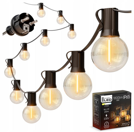 LED lysslynge 20 meter med 20 stk E12 LED-pærer, varmt hvitt lys (2700K). Værbestandig IP65 for utendørs bruk, perfekt for hage, terrasse og festbelysning. Sort kabel, slitesterkt plastmateriale. 230V strømtilkobling med koblingsmulighet.