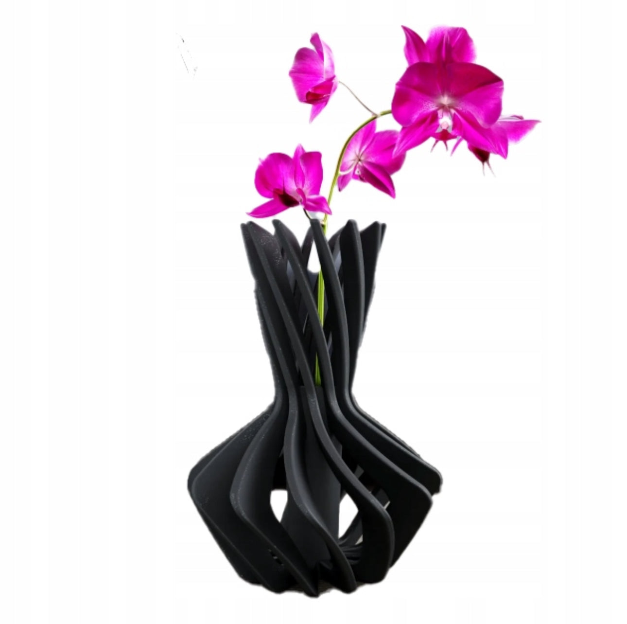 VERTAX 18 CM MODERNE DEKORATIV VASE – Svart stilren vase i miljøvennlig PLA-materiale, perfekt til tørkede eller kunstige blomster. Geometrisk design gir et unikt og moderne uttrykk i hjemmet.