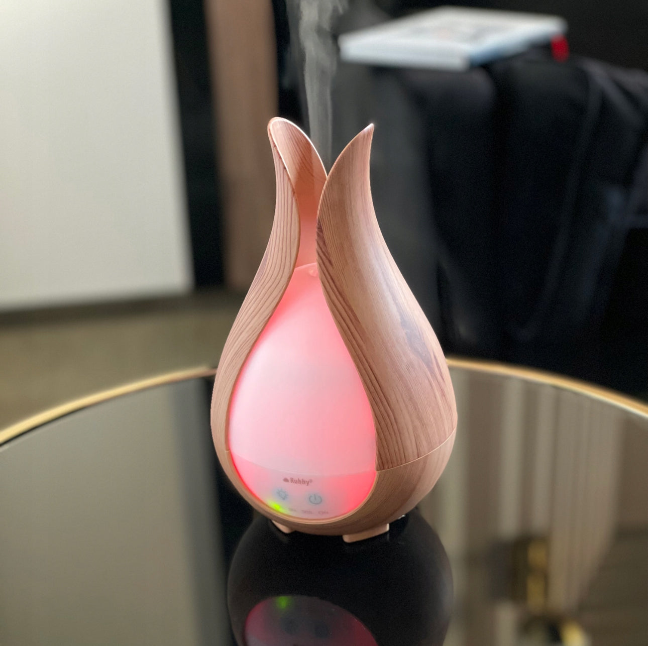 Ultrasonisk aroma diffuser med LED-lys i treimitasjon, 200 ml kapasitet, perfekt for aromaterapi og luftfukting i hjemmet, med fjernkontroll og justerbare lysinnstillinger.