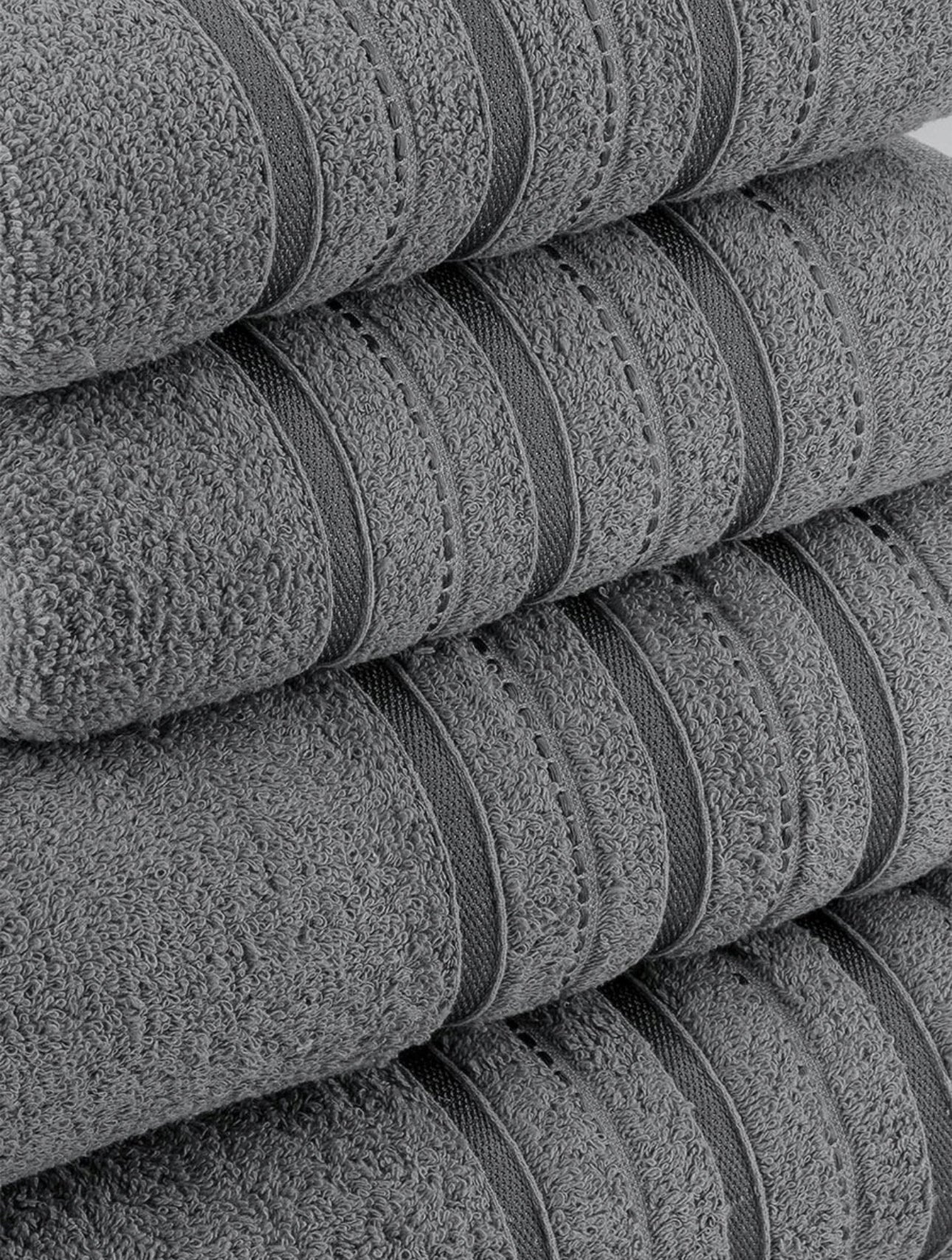 Sett med luksuriøse bomullshåndklær i grå, beige og kremfarger – perfekt for badet. Myke og slitesterke håndklær i 100 % bomull med høy absorberingsevne og elegant design. Tilgjengelig i ulike størrelser for optimal komfort og funksjonalitet. Settet inkluderer 2stk 50x90cm og 2stk 70x140cm.
