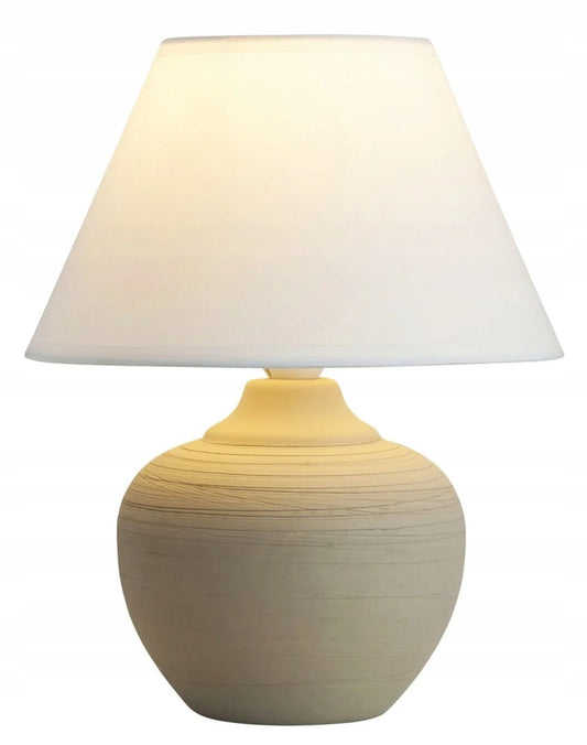 Beige bordlampe med tekstilskjerm og keramisk base, tent lys
