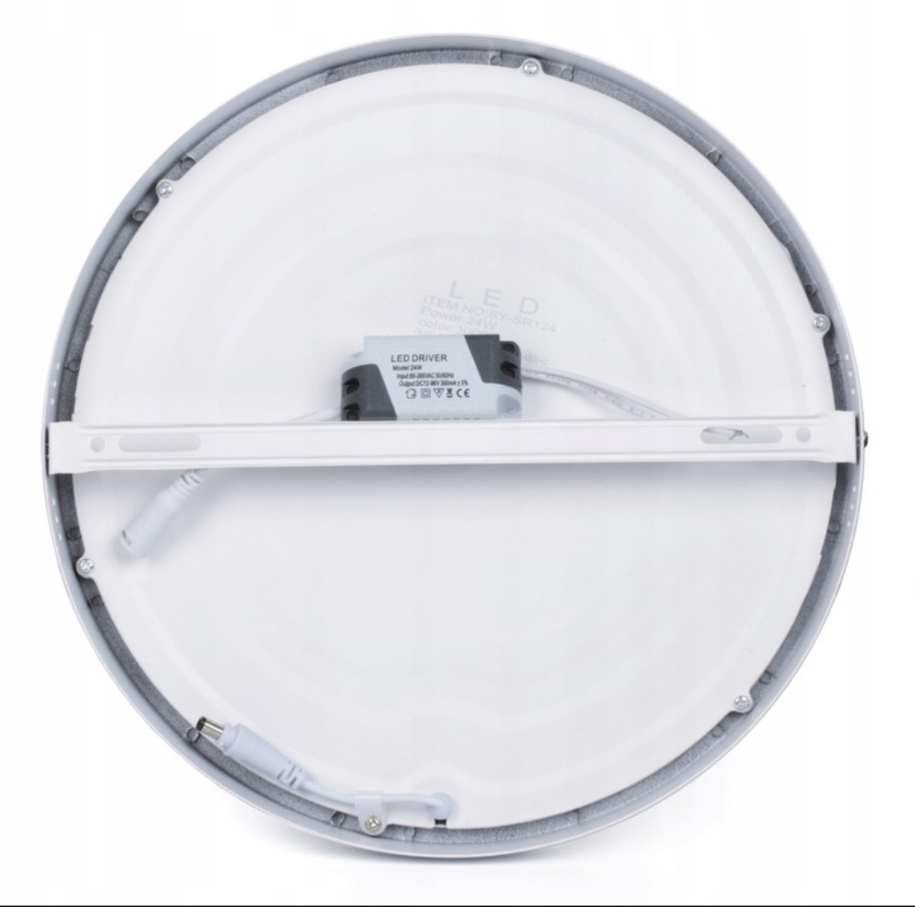 Rund LED-taklampe 24W i moderne, minimalistisk design med energiklasse A. Perfekt for stue, kjøkken eller soverom, med nøytral lysfarge på 4000K og høy lysstyrke på 2200 lumen. Slank og stilren lampe med enkel montering og lang levetid.