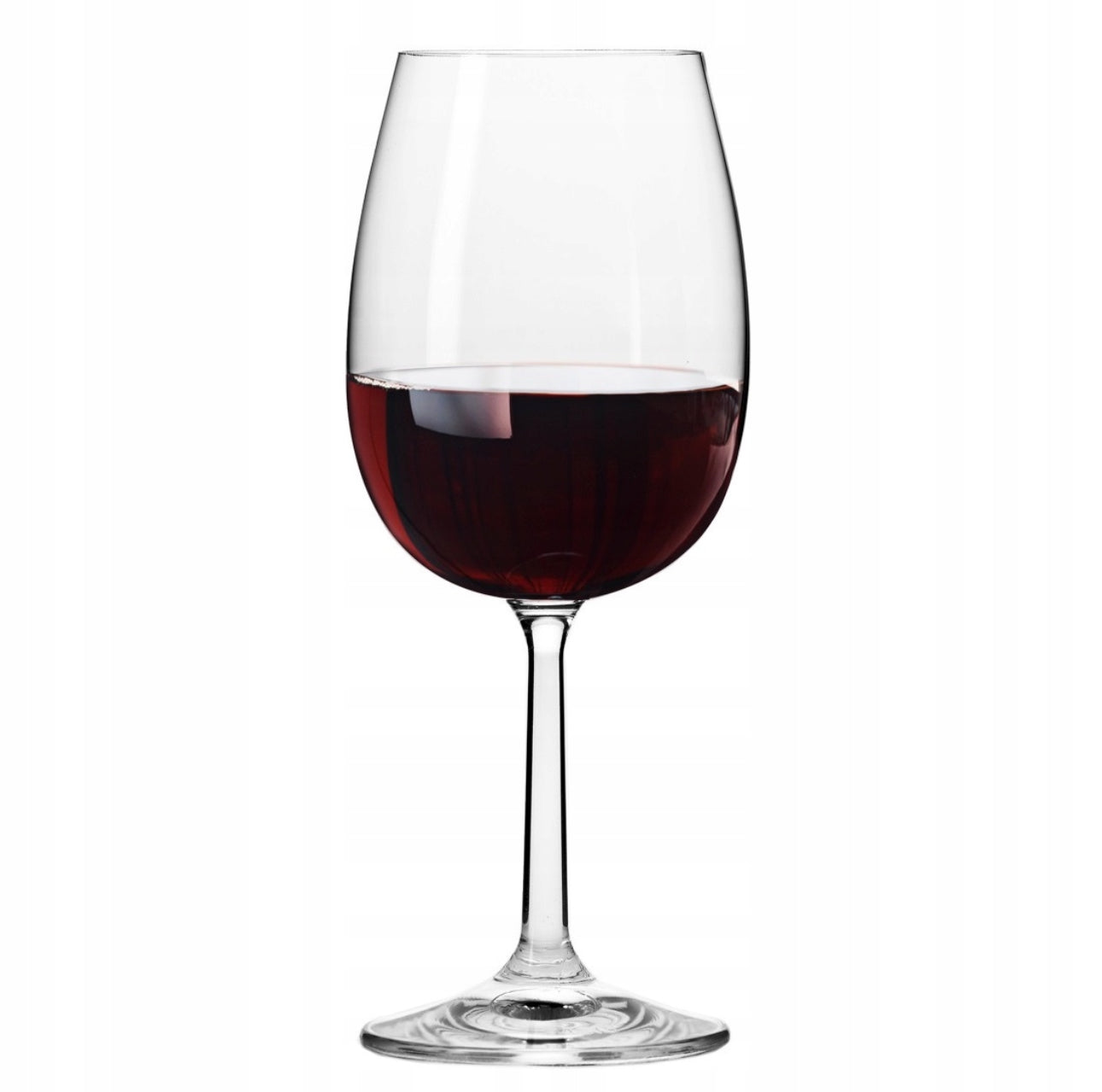 Enkelt rødvinsglass med rød vin halvfullt i klart glass på stett