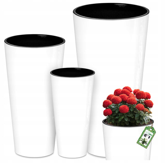 Sett med 3 hvite blomsterpotter i høyglans plast med svarte innerpotter – størrelser 3,3L (29cm), 8L (38cm) og 15L (48cm) – slitesterke og værbestandige for innendørs og utendørs bruk.