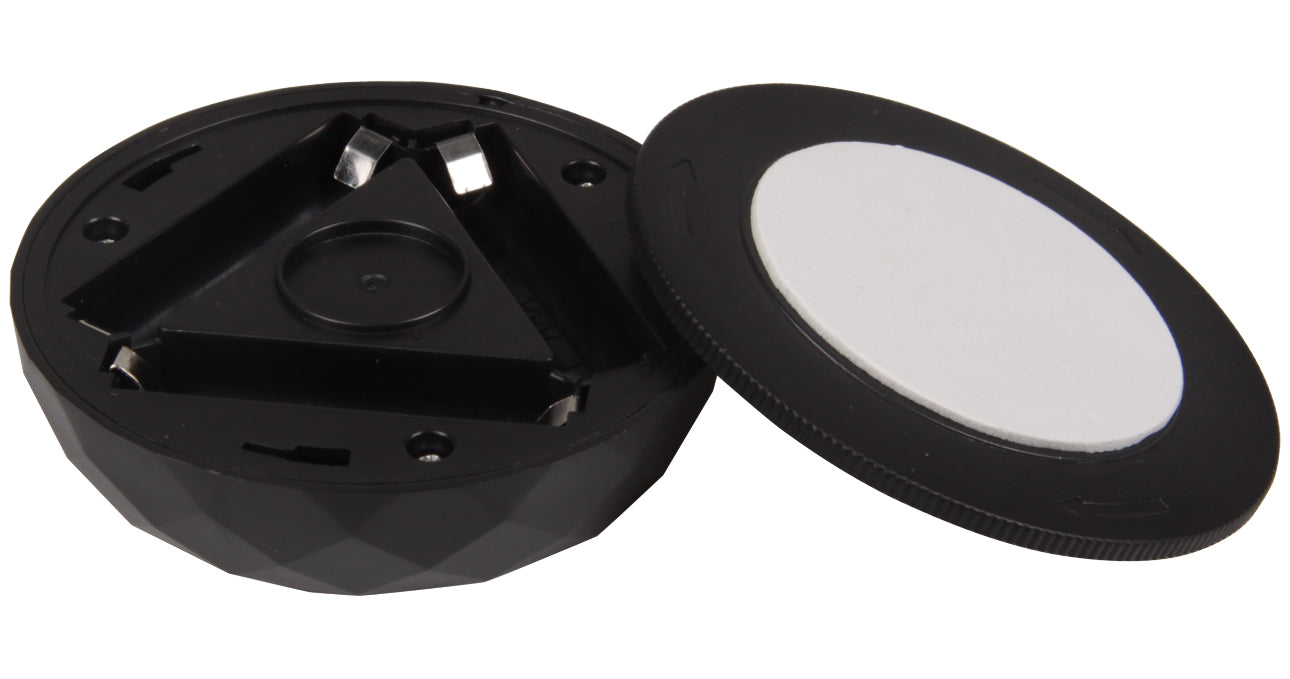 Åpen svart LED nattlampe med avtakbart lokk og batterirom synlig