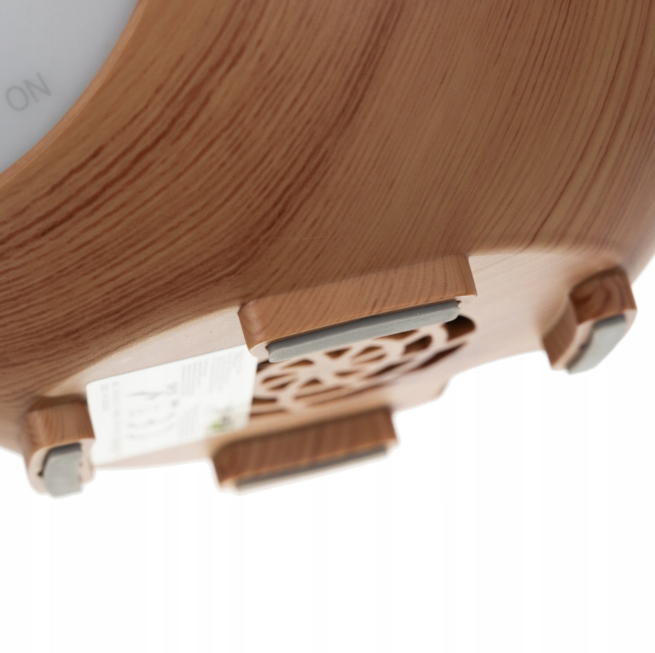 Ultrasonisk aroma diffuser med LED-lys i treimitasjon, 200 ml kapasitet, perfekt for aromaterapi og luftfukting i hjemmet, med fjernkontroll og justerbare lysinnstillinger.