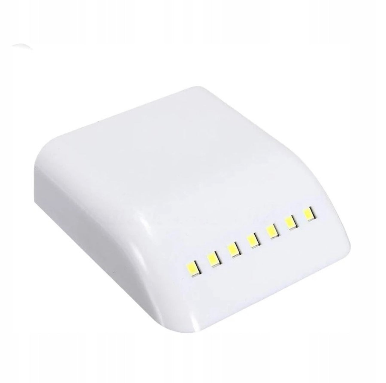 Kompakt hvit LED-lampe med syv dioder for skap og skuffer