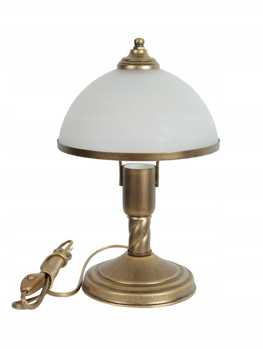 Klassisk bordlampe i metall med antikk gullfinish og hvit halvkuleformet glasskjerm