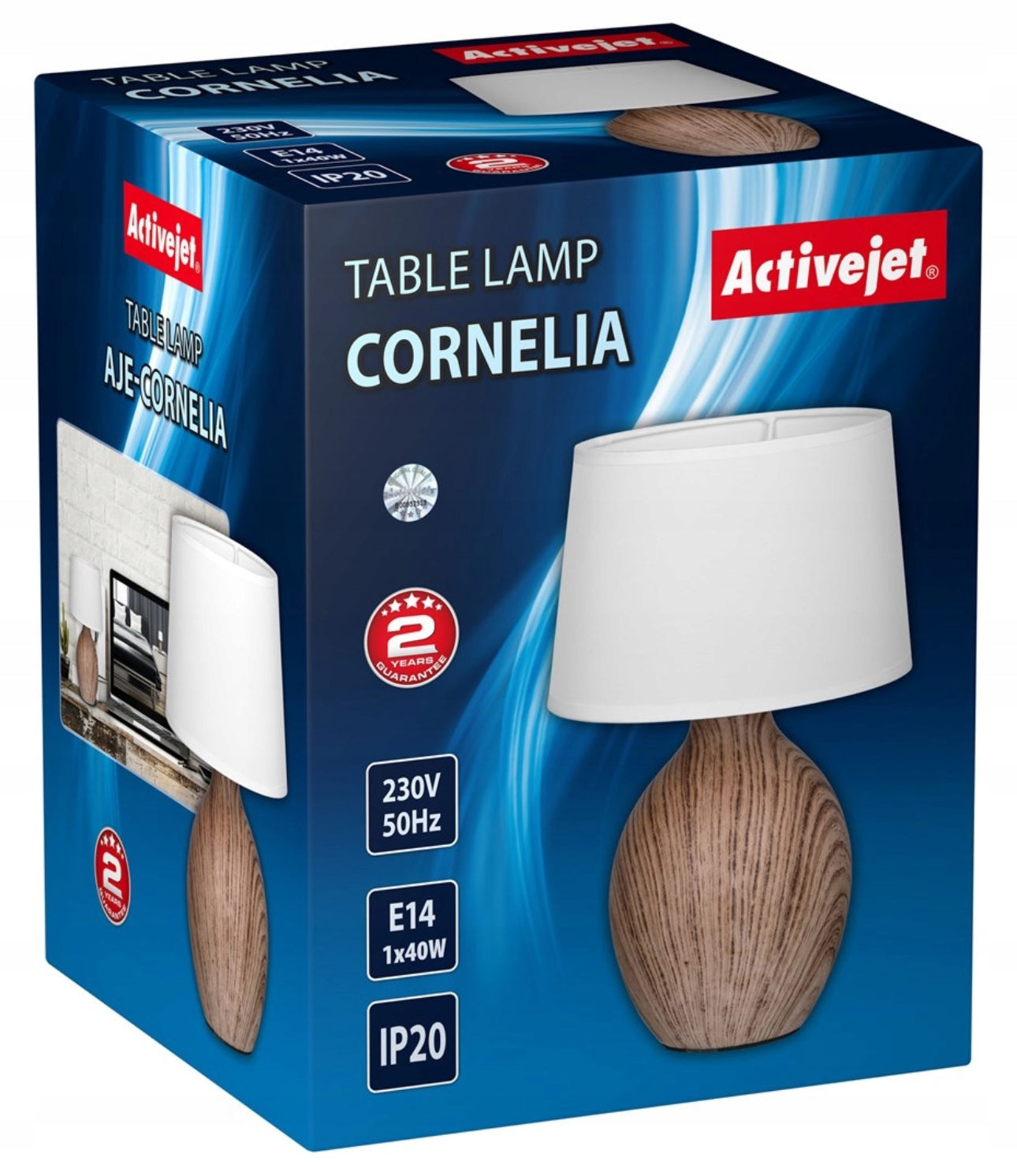 Elegant bordlampe Activejet AJE-CORNELIA med hvit tekstilskjerm og keramisk base i tremønster, høyde 31 cm og diameter 20 cm, tilpasset E14-pære, perfekt for stue, soverom eller kontor.