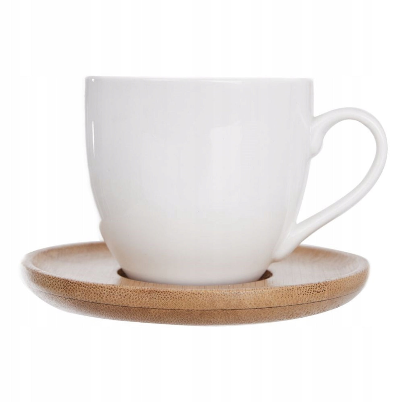Elegant hvit espressokopp med håndtak og bambusfat
