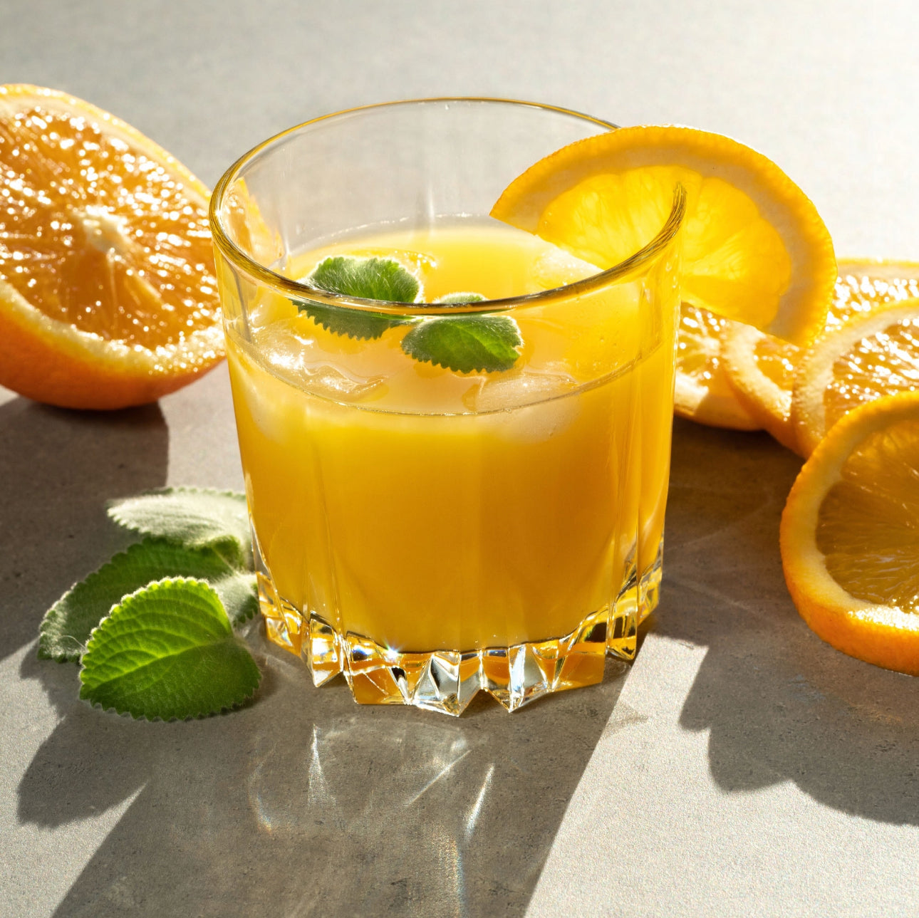 Sett Med 12 Klare Glass – 300 ml, Tykt Glass, Stilrent Design for Drinker og Juice