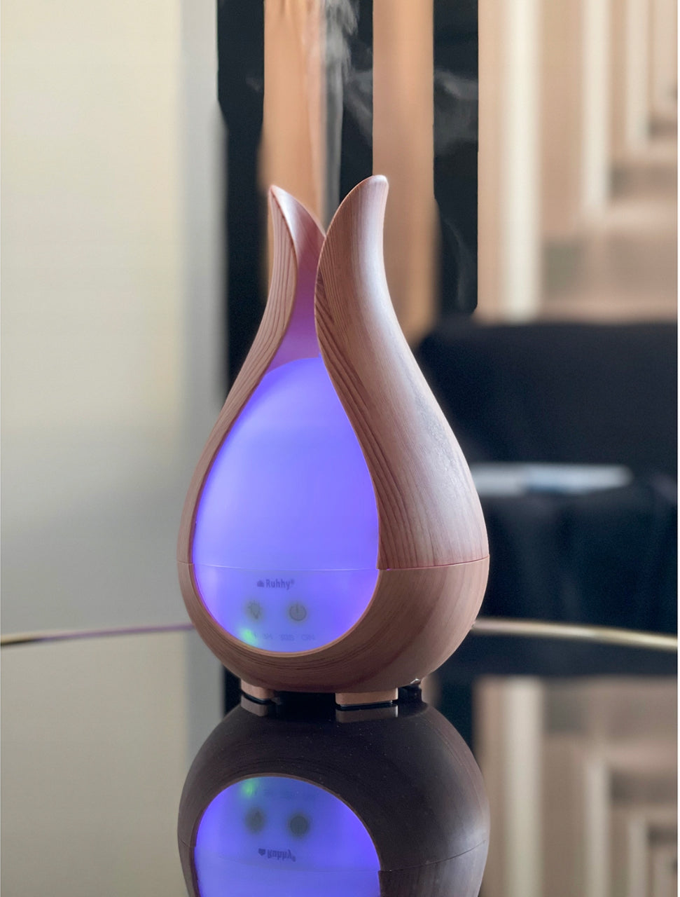 Ultrasonisk aroma diffuser med LED-lys i treimitasjon, 200 ml kapasitet, perfekt for aromaterapi og luftfukting i hjemmet, med fjernkontroll og justerbare lysinnstillinger.