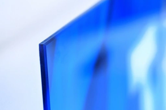 FANTASTISK FOSSEFALL: NYDELIG BILDE I HERDET GLASS - 100X50CM